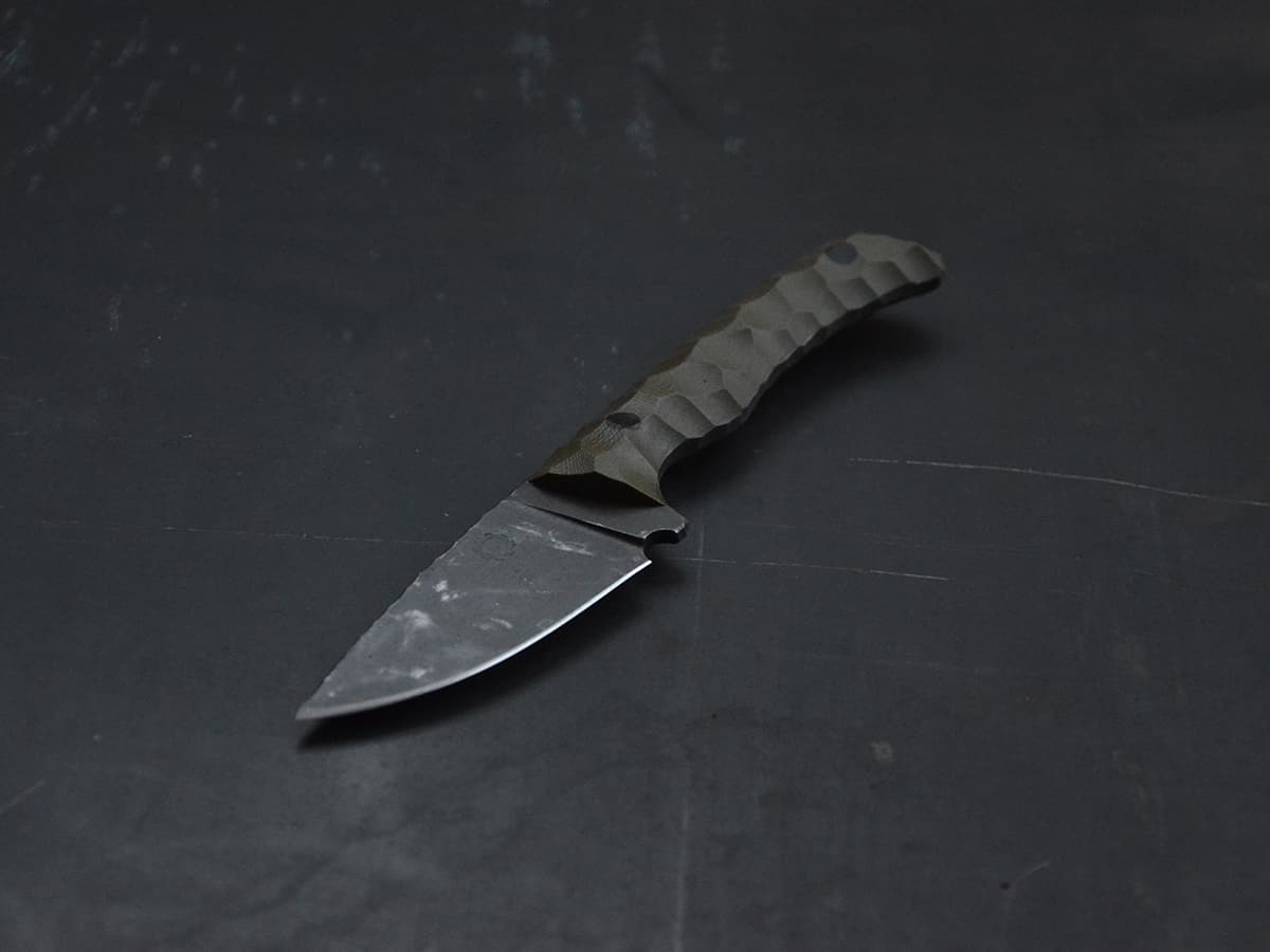 Small EDC Knife with rockpattern handle and stonewash finish