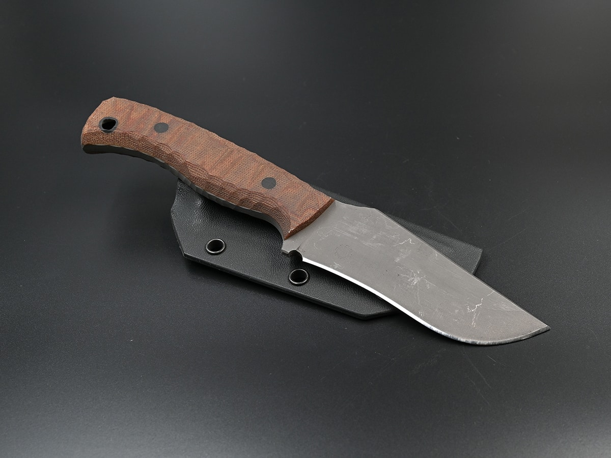 Recurved hunting knife with brown micarta handle